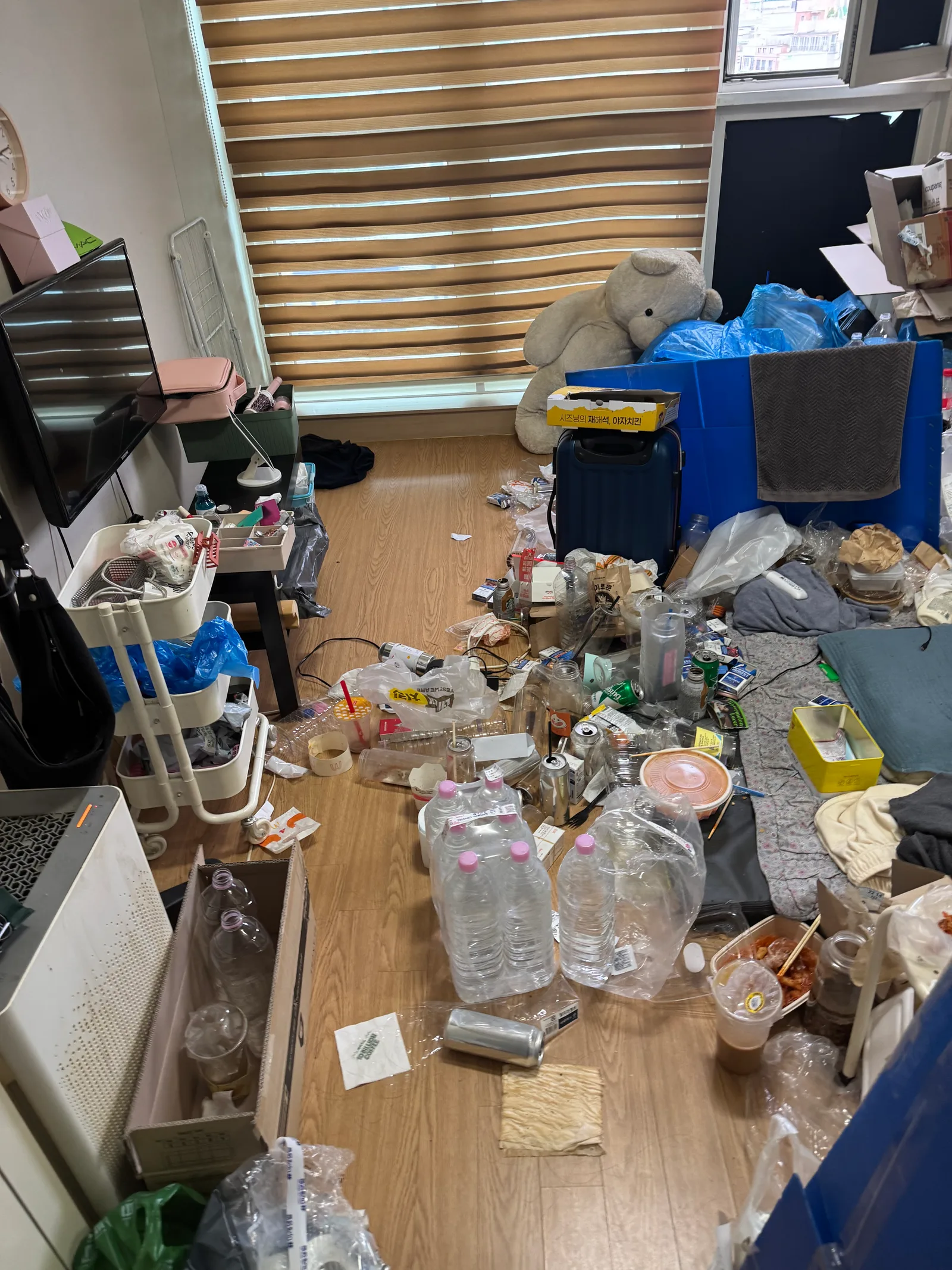 의정부시 가능동 고독사 현장 정리는 어떻게 하는 게 좋을까? 윤비서홈케어 특수청소 전문 현장 작업 사진 1