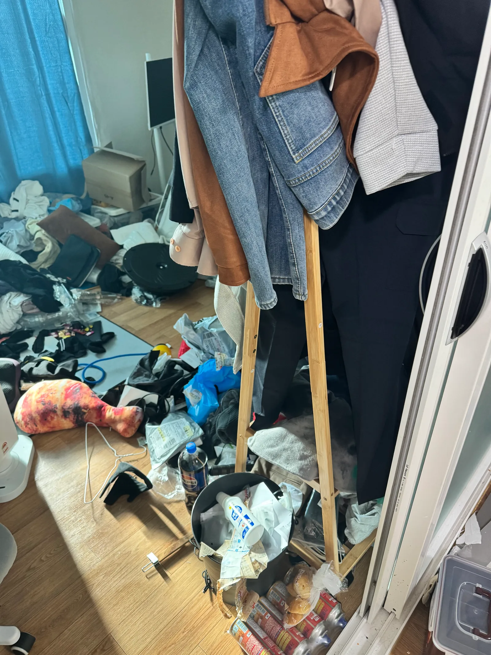 파주시 진동면 쓰레기집 청소는 어떻게 하는 게 좋을까? 윤비서홈케어 특수청소 전문 현장 작업 사진 1