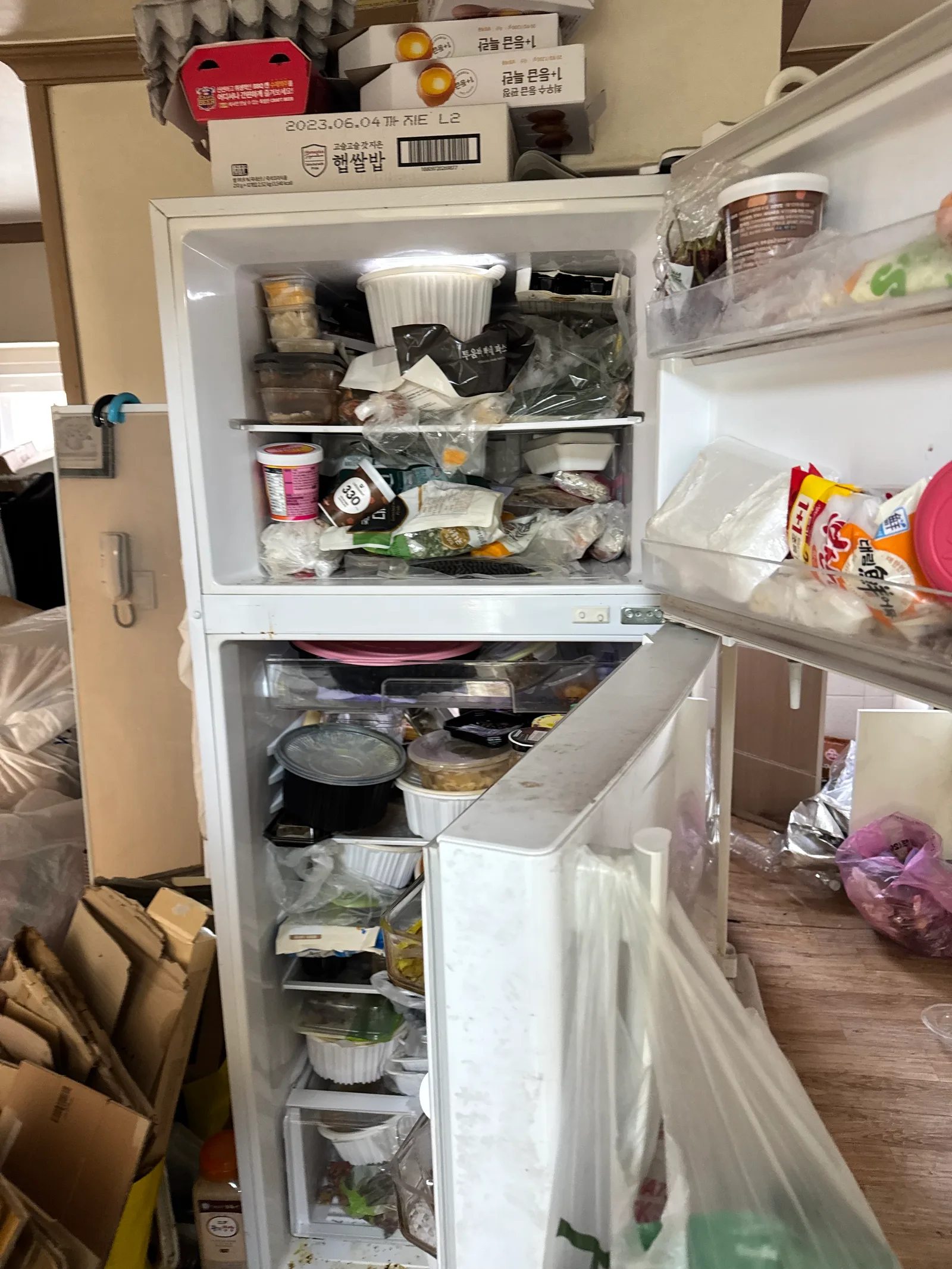 충주시 가금면 쓰레기집 청소는 어떻게 하는 게 좋을까? 윤비서홈케어 특수청소 전문 현장 작업 사진 1