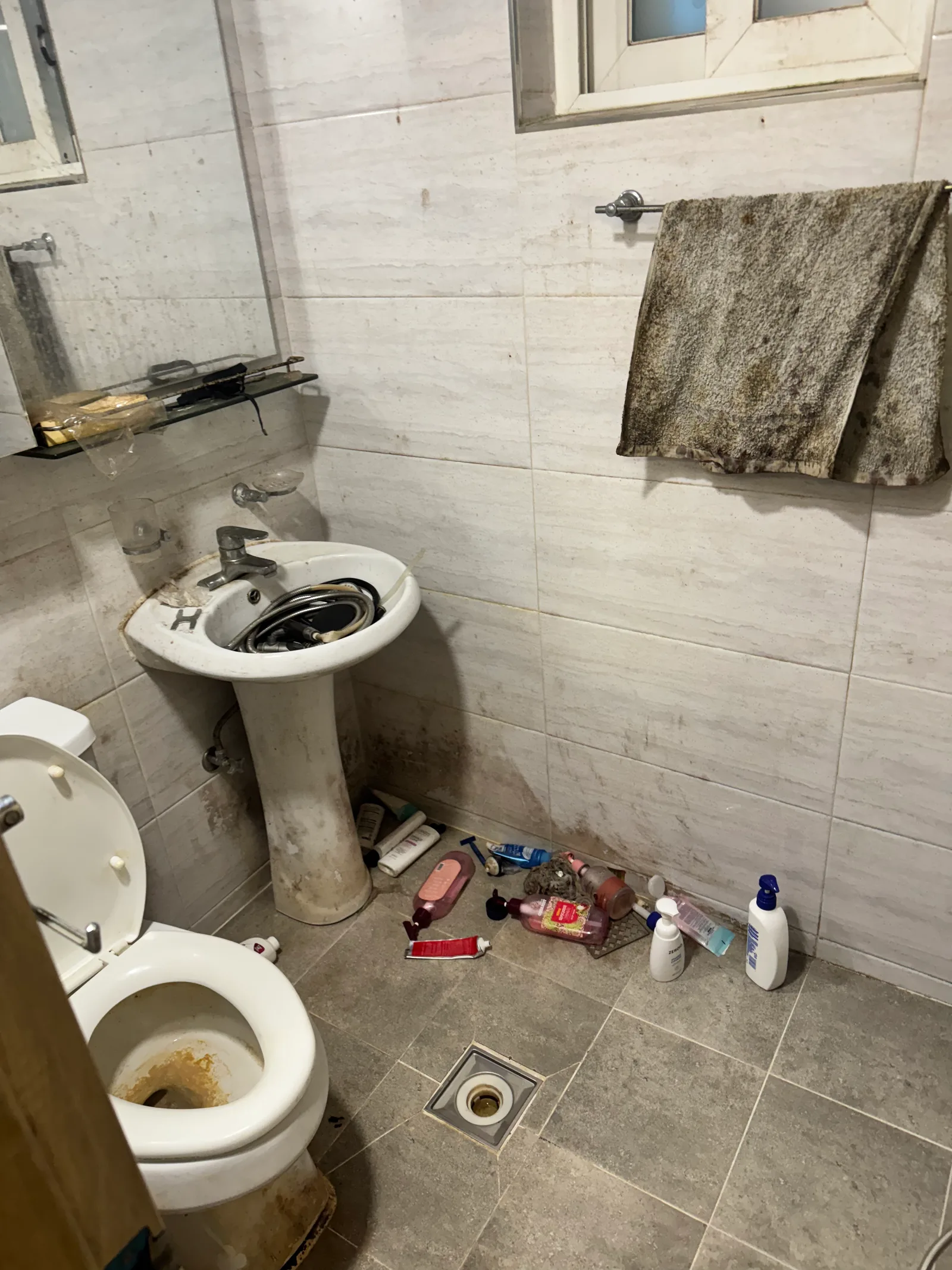 파주시 문산읍 쓰레기집 청소는 어떻게 하는 게 좋을까? 윤비서홈케어 특수청소 전문 현장 작업 사진 2