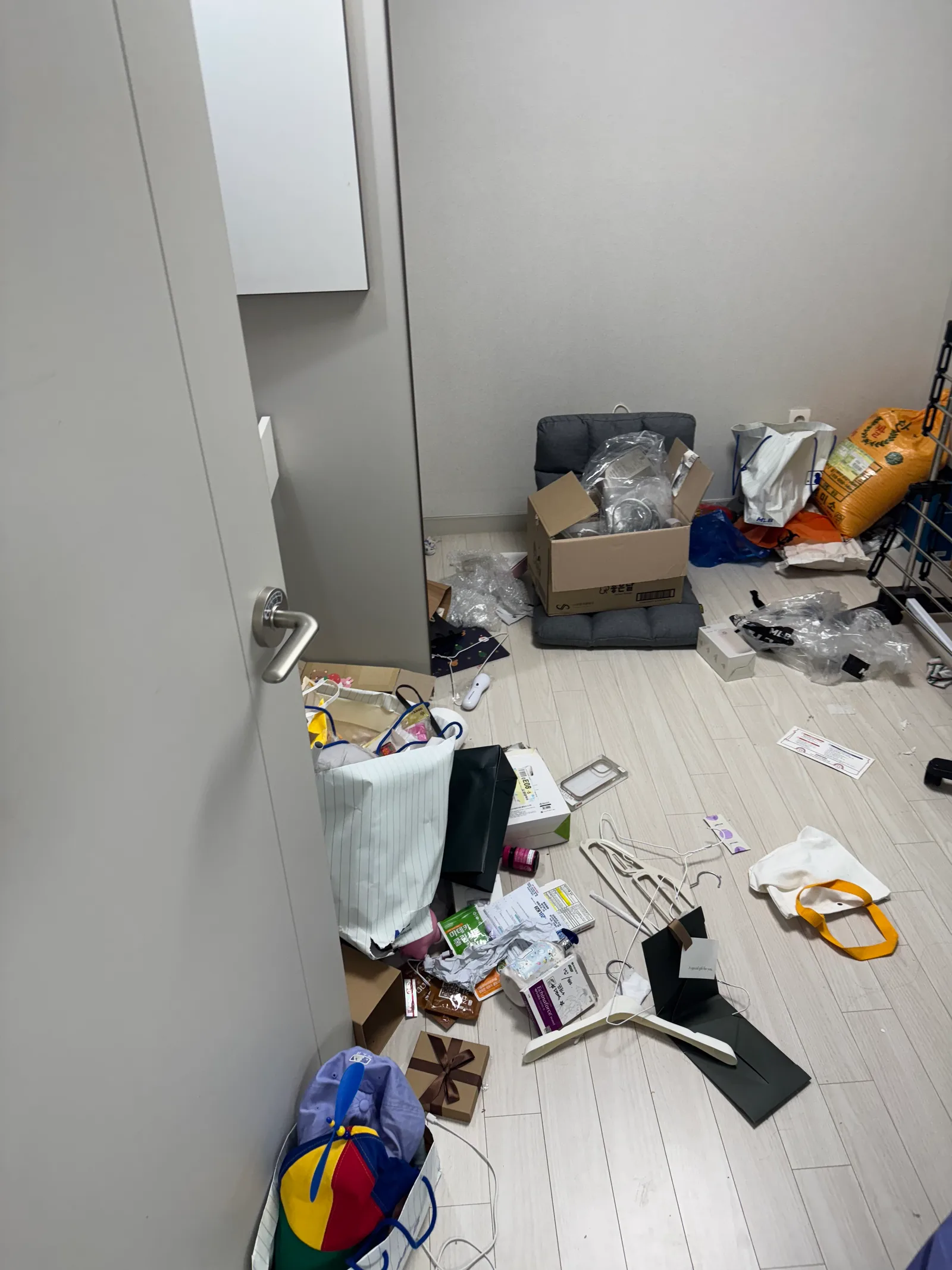의정부시 민락동 쓰레기집 청소, 악취 원인 점검 작업 전 준비 정보 | 윤비서홈케어 현장 작업 사진 1
